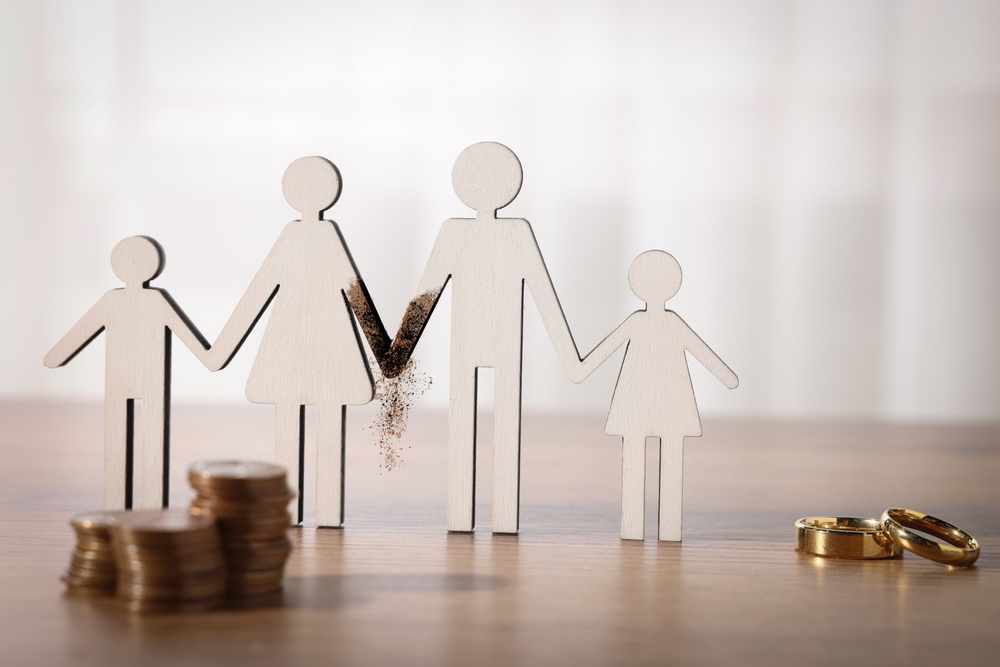 Divorce,And,Alimony,Concept.,Family,Figure,With,Burnt,Wife,And